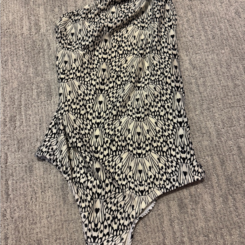 Patterned One-Shoulder Swimsuit